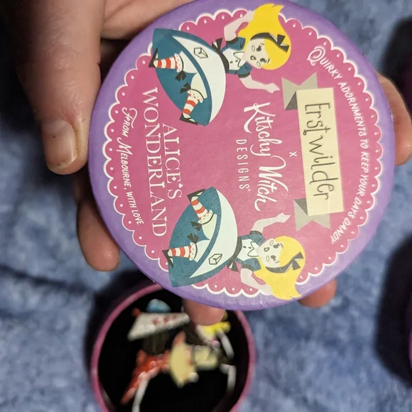 Erstwilder Queen of Hearts (Alice in wonderland collab) bnwt - Picture 3 of 4